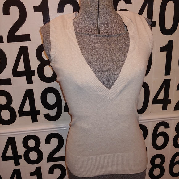 Urban Behavior Low Cut Sweater Vest Top - Picture 4 of 7